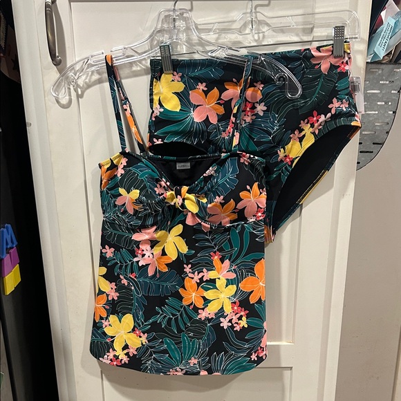 Old Navy Other - Old Navy Floral Tankini swim suit